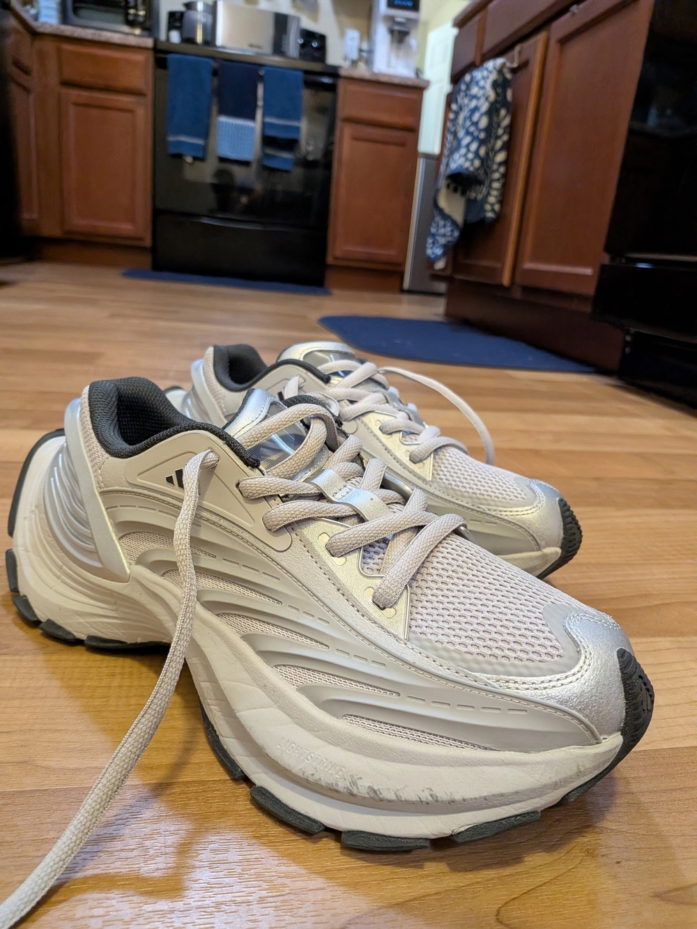 Like New Adidas XLG Metawave Sneakers